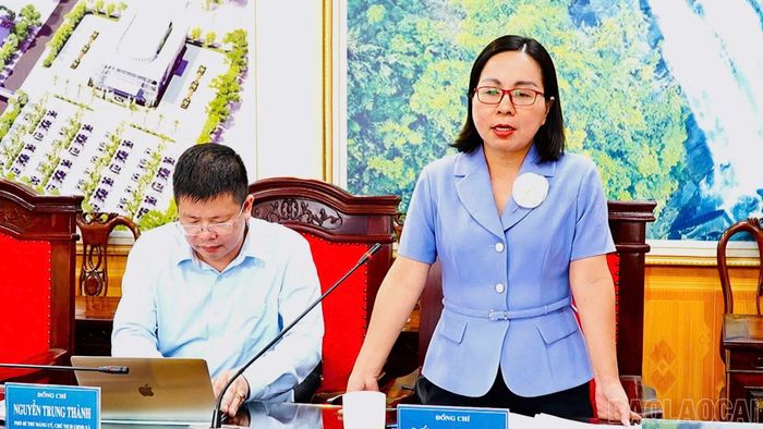 Đồng chí Lý Thị Vinh - Ủy viên Ban Thường vụ Tỉnh ủy, Bí thư Đảng ủy, Chủ tịch HĐND xã phát biểu tại buổi làm việc.