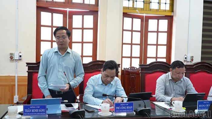 Lãnh đạo các sở, ngành phát biểu tại buổi làm việc.