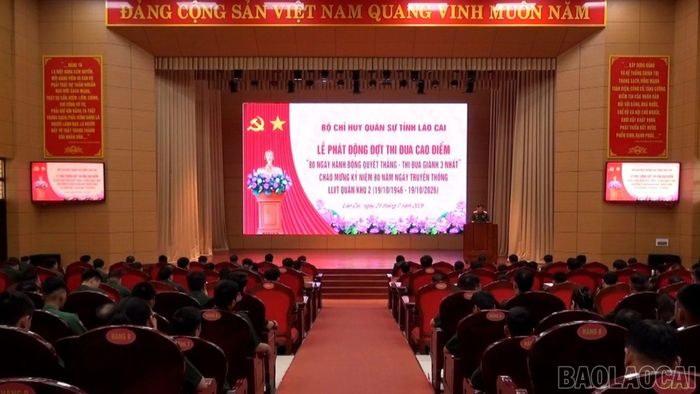 Quang cảnh lễ phát động.