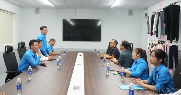 Quang cảnh buổi làm việc.
