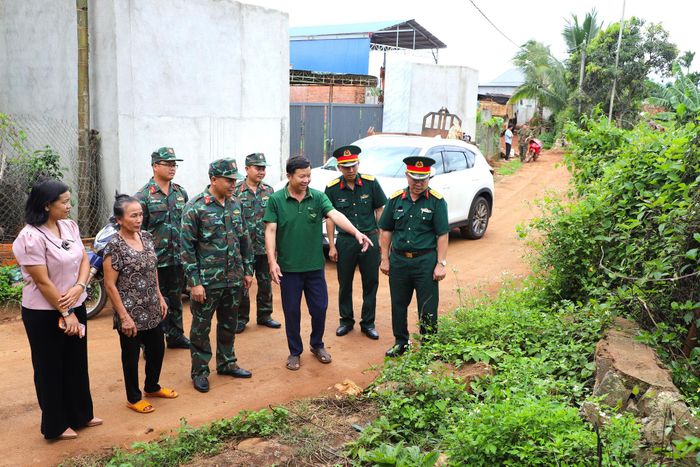 Ông Nguyễn Tiến Trung cho biết trước đây ông đi làm rẫy thuê thì chủ rẫy có nói chỗ này có phần mộ của bộ đội, sau khi phát sạch sẽ thì bồi thêm đất lên