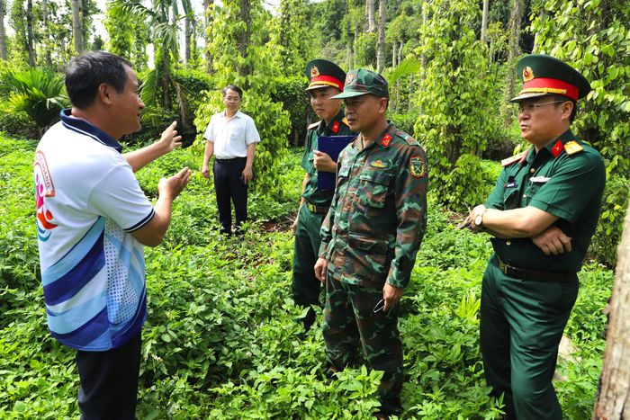 Vị trí đất rẫy nhà ông Nguyễn Văn Hân phát hiện một số vị trí có chất đất khác thường nghi ngờ là hào chiến đấu đồng thời phát hiện các mảnh xương, đạn, tấm ni lông và các vật dụng khác nghi là của liệt sĩ