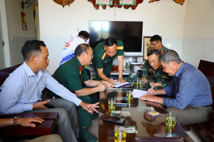 Qua quá trình khảo sát, đoàn công tác đã đối chiếu ảnh trinh sát thời chiến, bản đồ quân sự, ảnh vệ tinh cùng các tài liệu lịch sử và thông tin từ nhân chứng để khoanh vùng, xác minh các vị trí nghi vấn