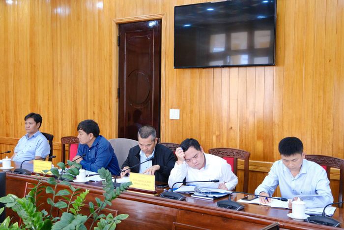 Đại diện lãnh đạo các sở, ngành, đơn vị tham dự buổi làm việc