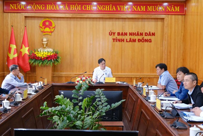 Đồng chí Võ Ngọc Hiệp, Tỉnh ủy viên, Phó Chủ tịch UBND tỉnh chủ trì buổi làm việc