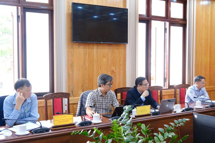 Đại diện lãnh đạo các sở, ngành, đơn vị tham dự buổi làm việc