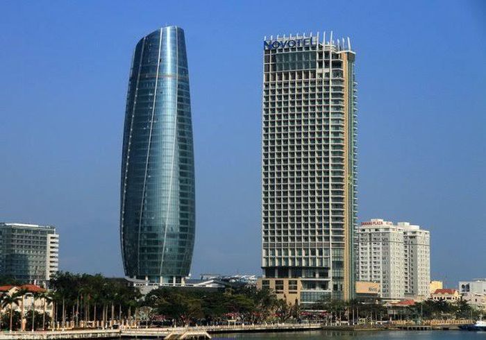 Tòa nhà Trung tâm Hành chính thành phố Đà Nẵng tại địa chỉ số 24 Trần Phú hiện hữu.