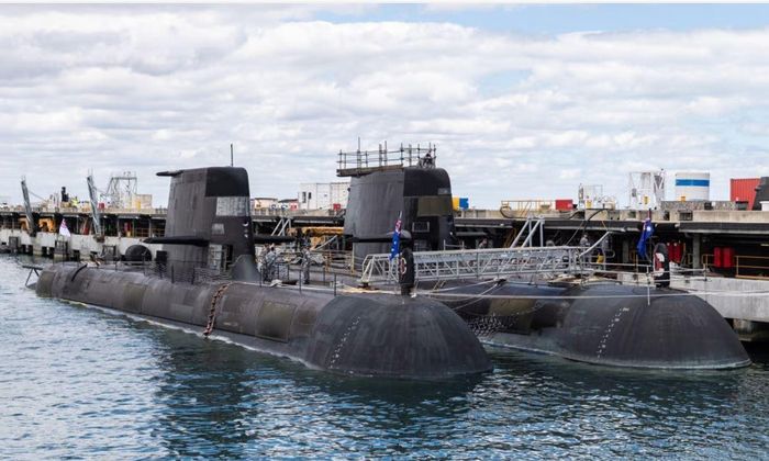Hai tàu ngầm lớp Collins của Australia tại Căn cứ Hải quân Hoàng gia Australia. Ảnh: EPA-EFE