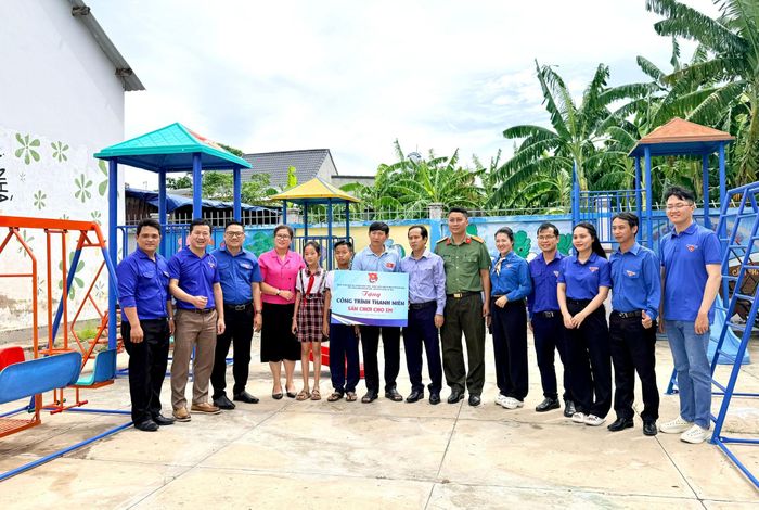Khánh thành công trình thanh niên “Sân chơi cho em” tại trường Tiểu học Sông Lũy 2