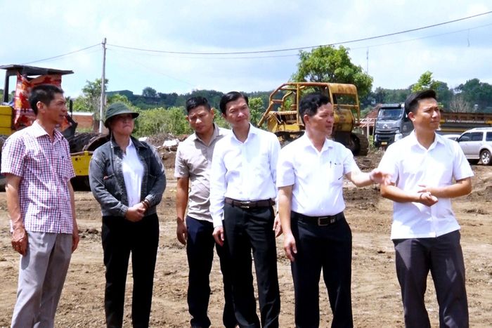 Giải phóng mặt bằng là một trong những nhiệm vụ được xã Đắk Mil quan tâm thực hiện và đạt kết quả nổi bật thời gian qua