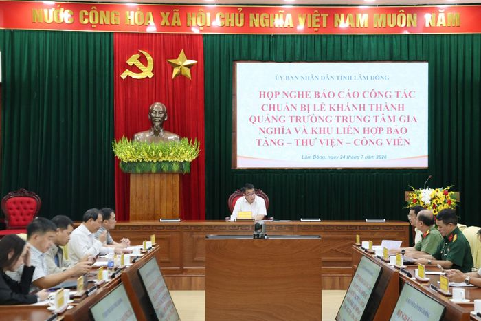 Đồng chí Nguyễn Ngọc Phúc làm việc với các đơn vị liên quan