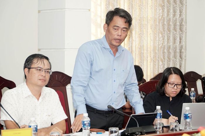 Ông Trần Hữu Minh Tùng, Chủ tịch UBND phường Tiến Thành báo cáo tại cuộc họp