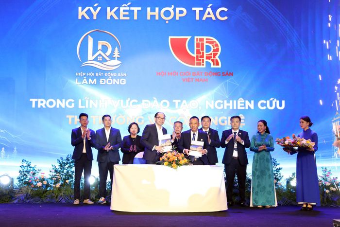 Hiệp hội Bất động sản tỉnh Lâm Đồng ký kết hợp tác với Hội Môi giới Bất động sản Việt Nam và Hiệp hội Bất động sản Đắk Lắk, mở ra cơ hội phối hợp trong nghiên cứu thị trường