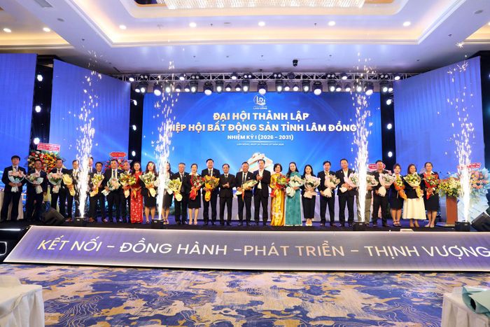 Lãnh đạo tỉnh Lâm Đồng, Hiệp hội Bất động sản Việt Nam chúc mừng Ban Chấp hành và Ban Kiểm tra Hiệp hội Bất động sản tỉnh Lâm Đồng nhiệm kỳ I (2026 - 2031)