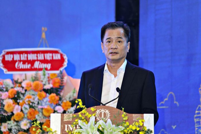 TS Nguyễn Văn Đính, Phó Chủ tịch Hiệp hội Bất động sản Việt Nam, Chủ tịch Hội Môi giới Bất động sản Việt Nam phát biểu chúc mừng đại hội