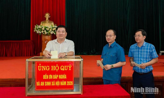 Các đại biểu tham gia ủng hộ “Quỹ đền ơn đáp nghĩa” và “Quỹ an sinh xã hội” năm 2026.