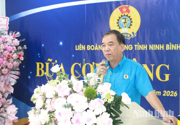 Lãnh đạo LĐLĐ tỉnh phát biểu tại chương trình.