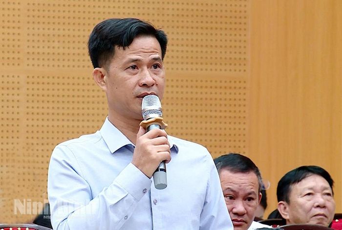 Đại biểu các Tổ dân phố phát biểu nêu các kiến nghị, đề xuất tại buổi đối thoại.