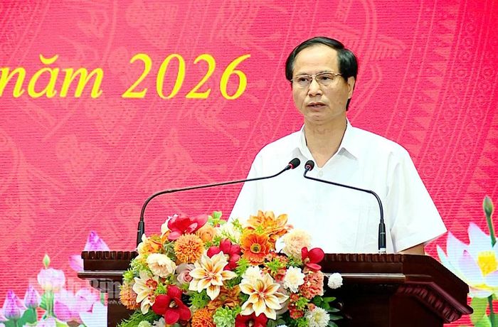 Đồng chí Bùi Thiện Thi, Tỉnh ủy viên, Bí thư Đảng ủy, Chủ tịch HĐND phường Nam Hoa Lư phát biểu kết luận hội nghị.