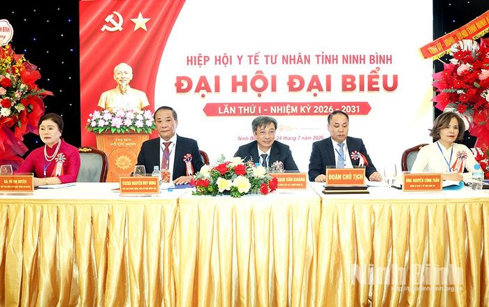 Các đại biểu chủ trì Đại hội.
