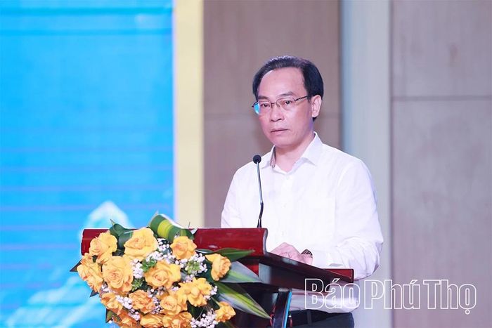 Đồng chí Bộ trưởng Bộ GD&ĐT Hoàng Minh Sơn phát biểu chỉ đạo tại hội nghị.