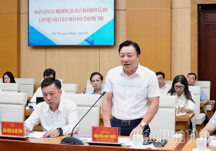 Đồng chí Nguyễn Huy Ngọc - Tỉnh ủy viên, Phó Chủ tịch UBND tỉnh phát biểu tại hội nghị.