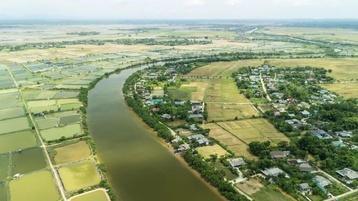 Sông Sa Lung chảy qua làng Hiền Lương trước lúc hợp lưu cùng sông Bến Hải để chảy về biển Cửa Tùng - Ảnh: P.T.L
