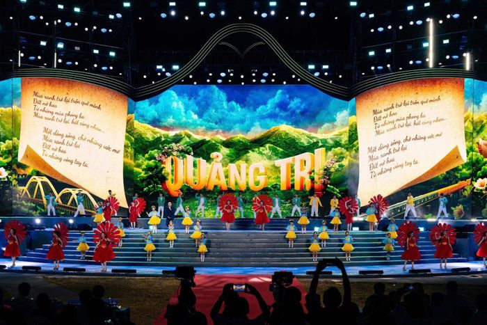 Chương trình nghệ thuật tại lễ khai mạc “Lễ hội vì hòa bình” năm 2026 - Ảnh: N.L