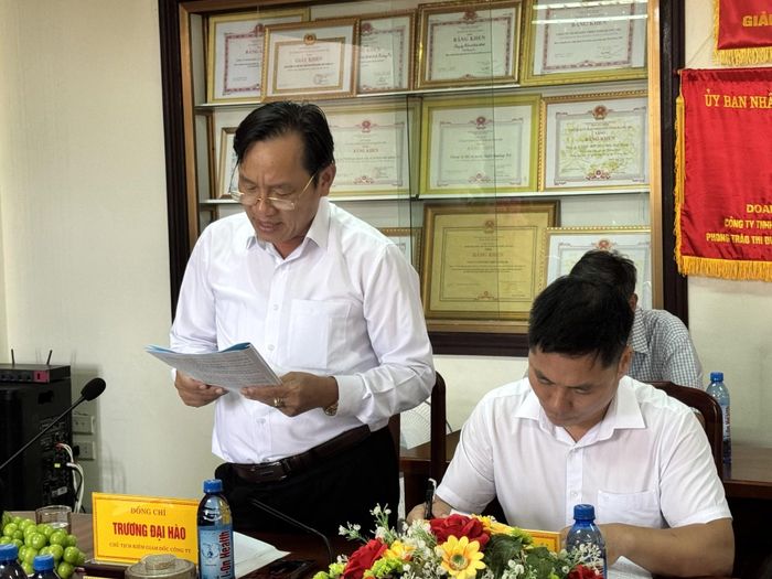 Đại diện lãnh đạo Công ty TNHH MTV Xổ số kiến thiết Quảng Trị báo cáo kết quả hoạt động của đơn vị - Ảnh: Mai Linh
