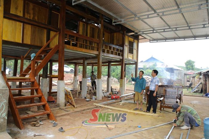 Gia đình ông Lừ Văn Khốn, bản Nặm Dên, xã Chiềng Sơn được hỗ trợ làm nhà mới.