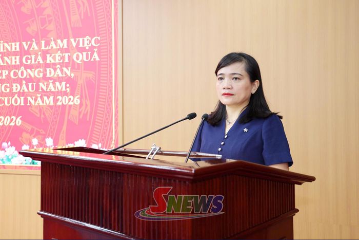 Đồng chí Trưởng Ban Nội chính Tỉnh ủy báo cáo tại hội nghị.