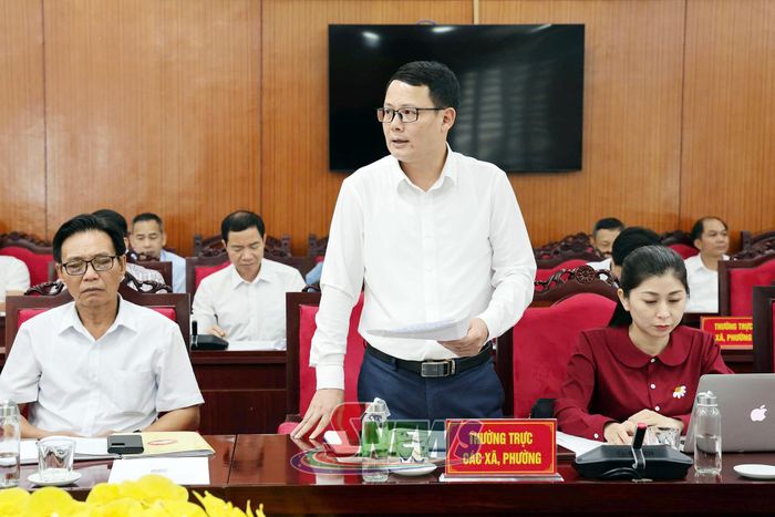 Lãnh đạo Đảng ủy xã Mường La báo cáo tại hội nghị.