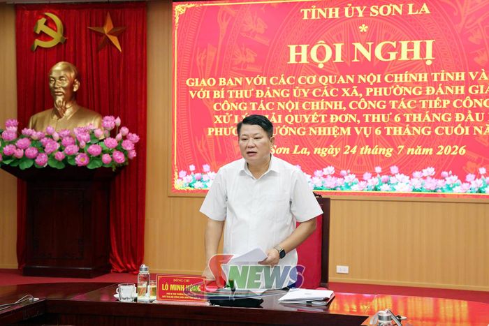 Đồng chí Phó Bí thư Thường trực Tỉnh ủy, Chủ tịch HĐND tỉnh, phát biểu tại hội nghị.