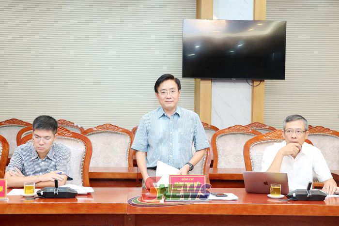 Ông Hoàng Trung Hiếu phát biểu tại cuộc làm việc.