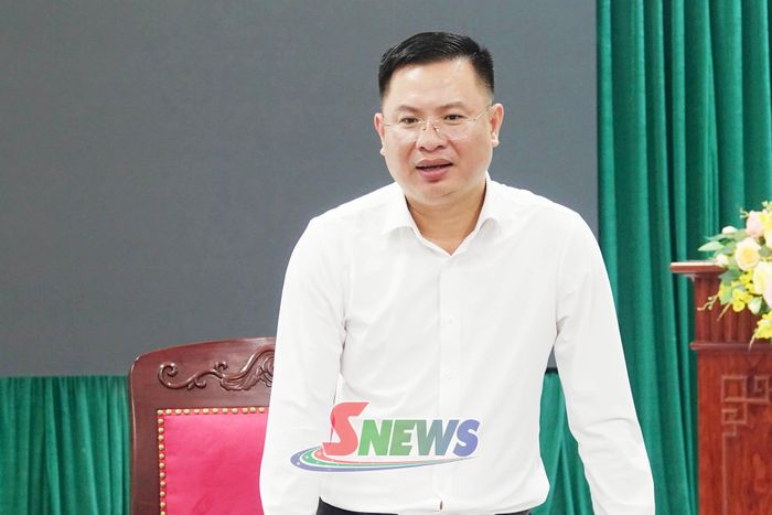 Đại diện Ban Cưỡng chế thu hồi đất phường Tô Hiệu kết luận buổi tuyên truyền, vận động, đối thoại.
