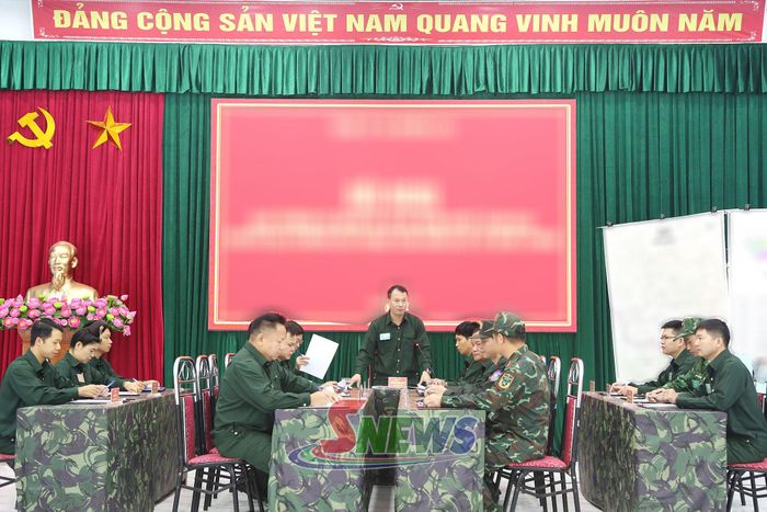 Hội nghị Ban Thường vụ Đảng bộ xã ra Nghị quyết lãnh đạo chuyển địa phương vào trạng thái khẩn cấp về quốc phòng. (làm mờ bản đồ)