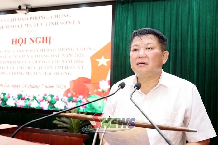Đồng chí Phó Bí thư Thường trực Tỉnh ủy, Chủ tịch HĐND tỉnh, phát biểu tại hội nghị.