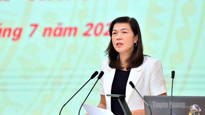 Đồng chí Phạm Thị Minh Xuân, Ủy viên Ban Thường vụ Tỉnh ủy, Phó Chủ tịch HĐND tỉnh phát biểu bế mạc hội nghị.
