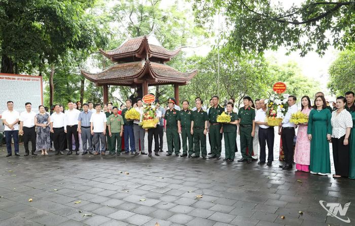 Khối thi đua các Hiệp hội, Hội Doanh nghiệp tỉnh Thái Nguyên tổ chức Lễ dâng hương tưởng niệm các Anh hùng liệt sĩ tại Khu Di tích lịch sử Quốc gia 27/7, xã Đại Phúc.