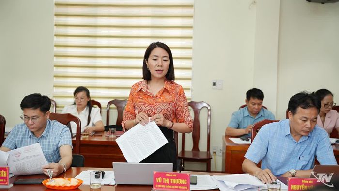 Đại diện Đảng ủy xã Cẩm Giàng giải trình một số nội dung tại buổi kiểm tra.