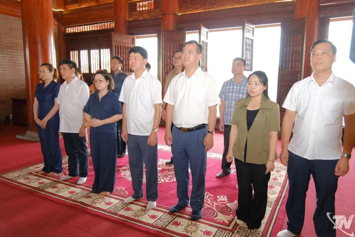 Đoàn đại biểu Báo và Phát thanh, Truyền hình Thái Nguyên dâng hương tại Di tích lịch sử Quốc gia Đại đội 915.