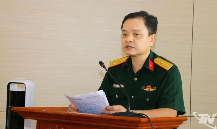 Đại diện Bộ Chỉ huy Quân sự tỉnh báo cáo chuyên đề về việc triển khai “Chiến dịch 500 ngày đêm đẩy mạnh thực hiện tìm kiếm, quy tập và xác định danh tính hài cốt liệt sĩ”.