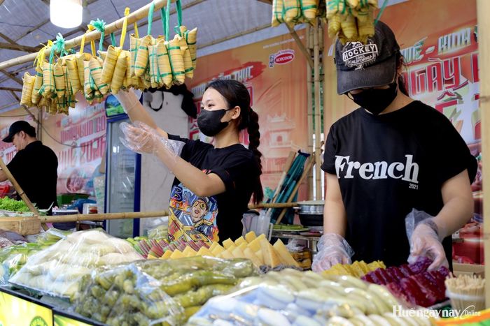Gian hàng bánh đặc sản miền Tây 