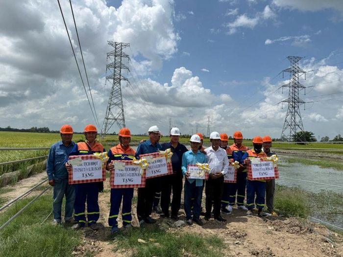 Đoàn công tác kiểm tra tiến độ thi công đường dây 110kV