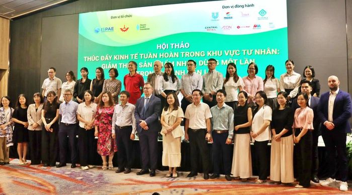 Các đại biểu tham dự Hội thảo.