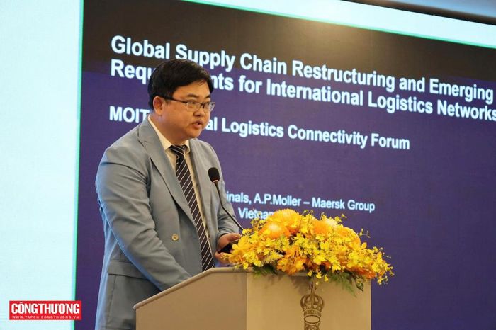 Đại diện APM Terminals (thuộc Tập đoàn A.P. Moller – Maersk) tham luận tại Diễn đàn.