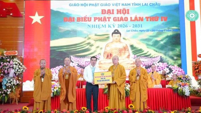 Ban Trị sự GHPGVN tỉnh Lai Châu trao tặng 800 triệu đồng để xây dựng điểm trường học tại phường Tân Phong