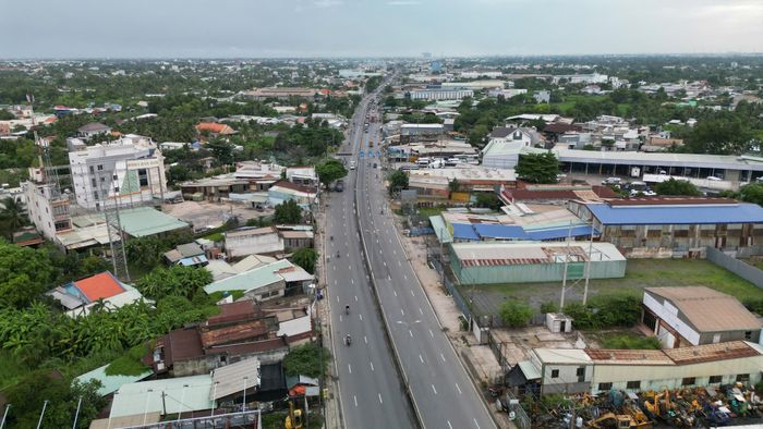 Dự án mở rộng quốc lộ 1 được kỳ vọng cải thiện giao thông tại cửa ngõ phía Tây TP.HCM, tăng cường kết nối với các tỉnh miền Tây và thúc đẩy phát triển đô thị khu vực.