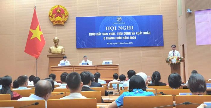 Phó Chủ tịch UBND TP. Hà Nội Nguyễn Xuân Lưu phát biểu tại hội nghị.