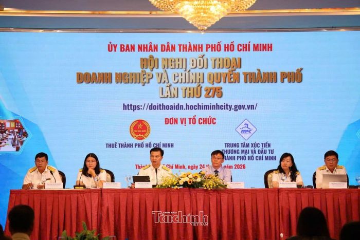 Hội nghị Đối thoại Doanh nghiệp - Chính quyền Thành phố: “Tháo gỡ khó khăn, vướng mắc trong thực thi chính sách thuế". Ảnh: Lạc Nguyên